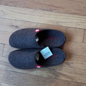 Brand New *Living Kitzbuhel* slippers